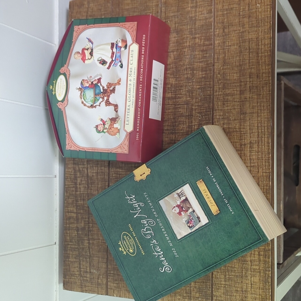 ⭐ NWT Vintage Hallmark Christmas Decor Or Ornaments Set Of 2